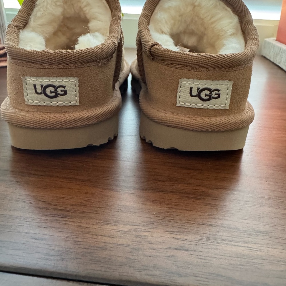 UGG Tan Kids Slippers - Picture 4 of 4